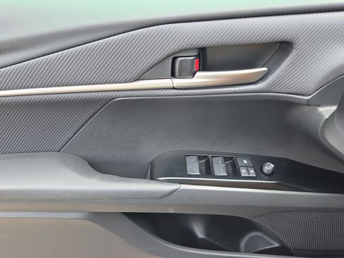 Used 2025 Toyota Camry SE FWD image 16