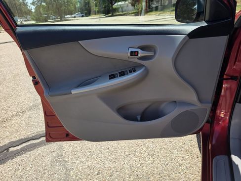 Used 2011 Toyota Corolla LE FWD image 13