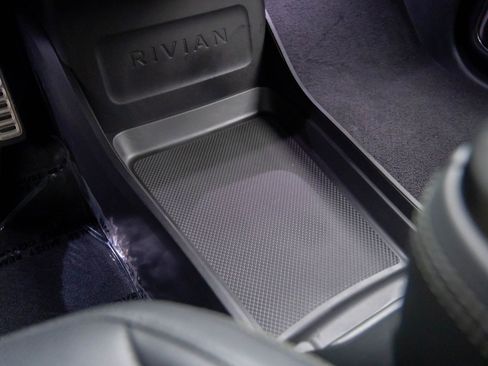 Used 2023 Rivian R1T Adventure image 11