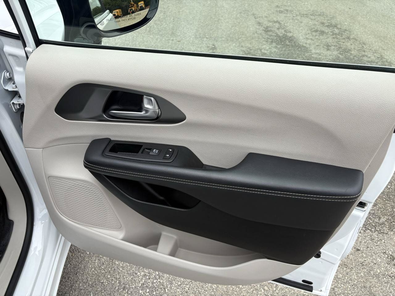 Used 2024 Chrysler Pacifica Limited FWD image 41