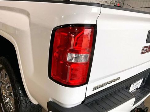 Used 2017 GMC Sierra 2500 Denali w/ Duramax Plus Package AWD/4WD image 8
