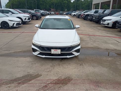 Used 2025 Hyundai Elantra SEL FWD image 5