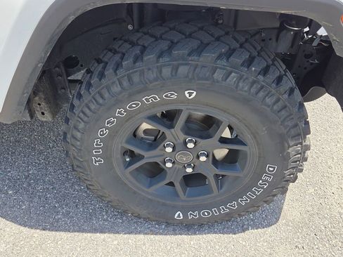 Used 2024 Jeep Gladiator Sport AWD/4WD image 14