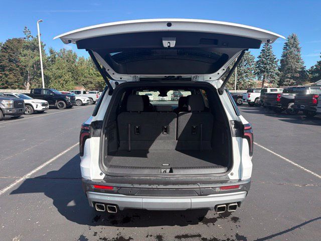 Certified 2025 Chevrolet Traverse LT FWD image 10