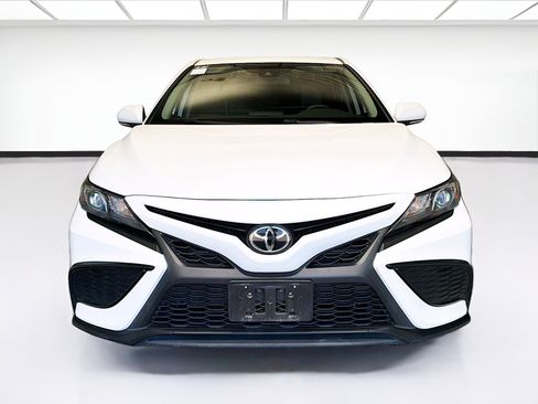 Used 2023 Toyota Camry SE FWD image 2