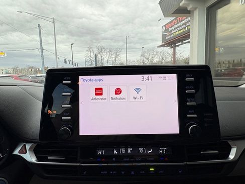 Used 2022 Toyota Sienna XLE image 35