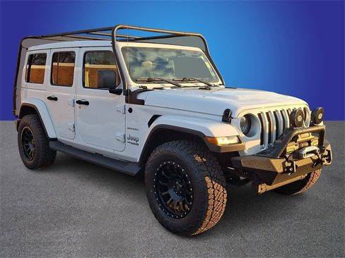 Used 2018 Jeep Wrangler Unlimited Sahara image 3