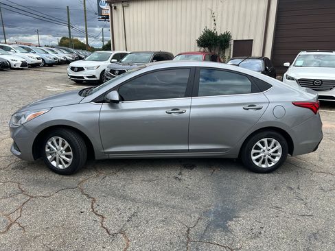 Used 2022 Hyundai Accent SEL image 3