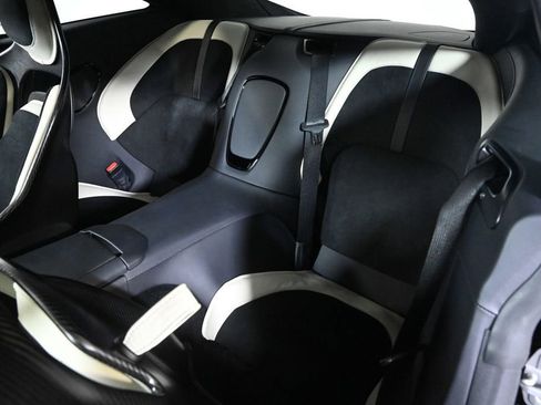 Used 2024 Aston Martin DB12 Coupe RWD image 18