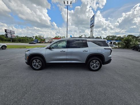 Used 2026 Chevrolet Traverse LT AWD/4WD image 2