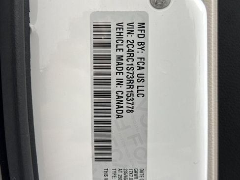 Used 2024 Chrysler Pacifica Limited FWD image 23
