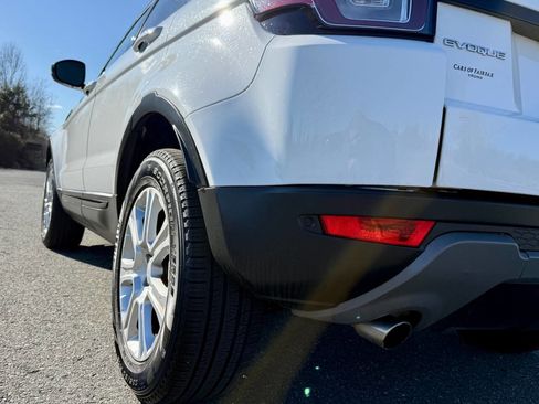 Used 2018 Land Rover Range Rover Evoque SE Premium image 25