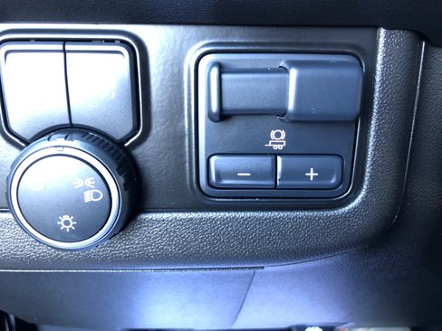 Used 2021 Chevrolet Tahoe High Country w/ Premium Package image 14