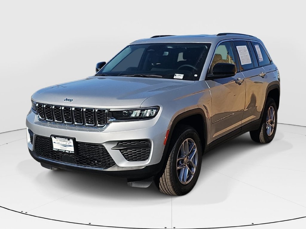 Used 2023 Jeep Grand Cherokee Laredo X AWD/4WD image 7
