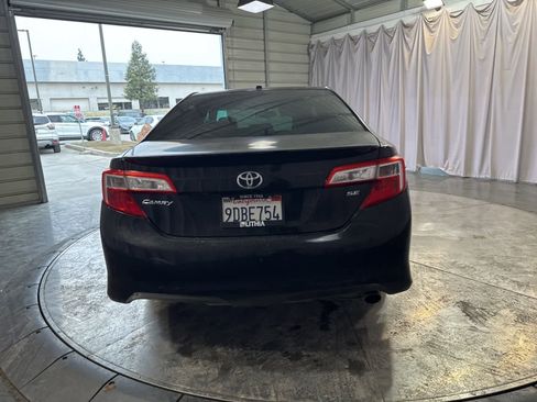 Used 2014 Toyota Camry SE image 5