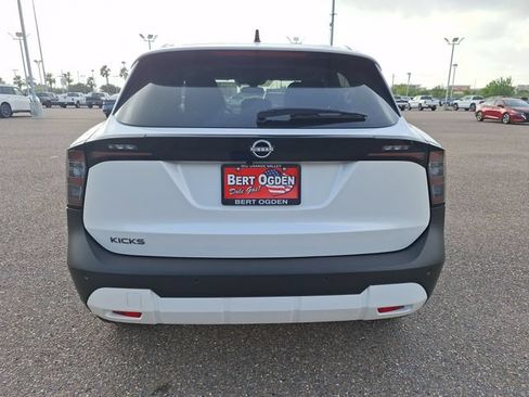 Used 2026 Nissan Kicks SV w/ SV Premium Package FWD image 6