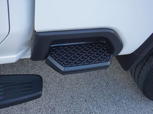 Used 2024 Chevrolet Silverado 2500 LT w/ Convenience Package image 27