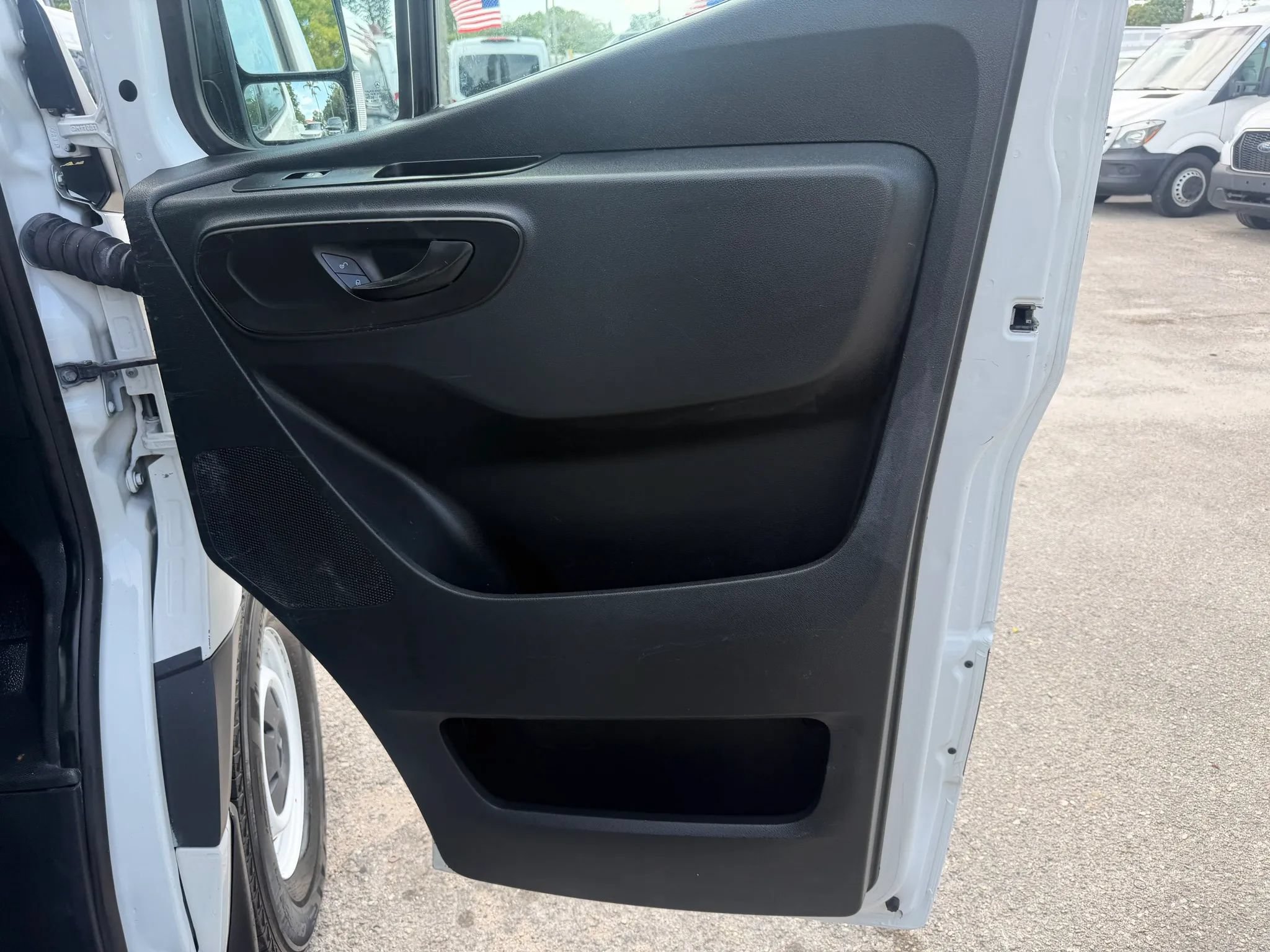 Used 2024 Mercedes-Benz Sprinter 2500 image 17
