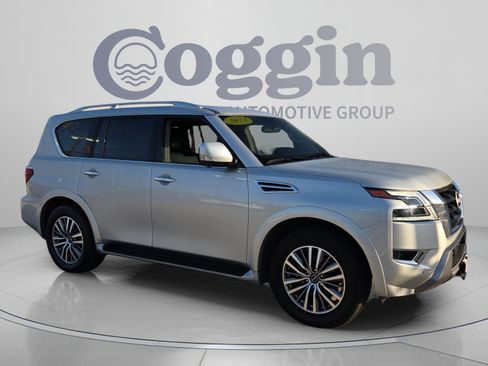 Used 2024 Nissan Armada SL w/ Captain's Chairs Package RWD image 7