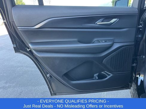 New 2025 Jeep Grand Cherokee L Altitude image 23