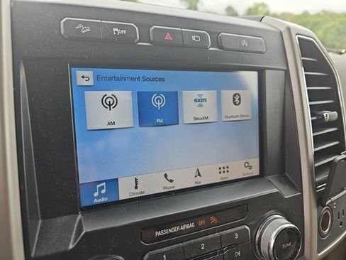 Used 2019 Ford F150 Lariat w/ Equipment Group 502A Luxury AWD/4WD image 19