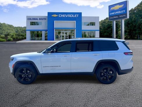 Used 2023 Jeep Grand Cherokee L Altitude AWD/4WD image 3