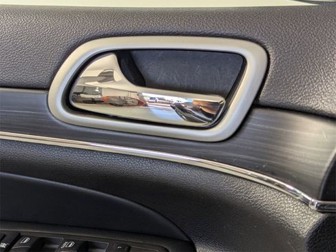 Used 2021 Jeep Grand Cherokee Limited w/ Luxury Group II image 13