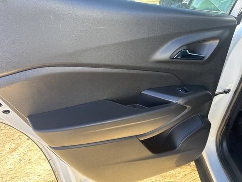 Used 2024 Chevrolet Trax LT image 21