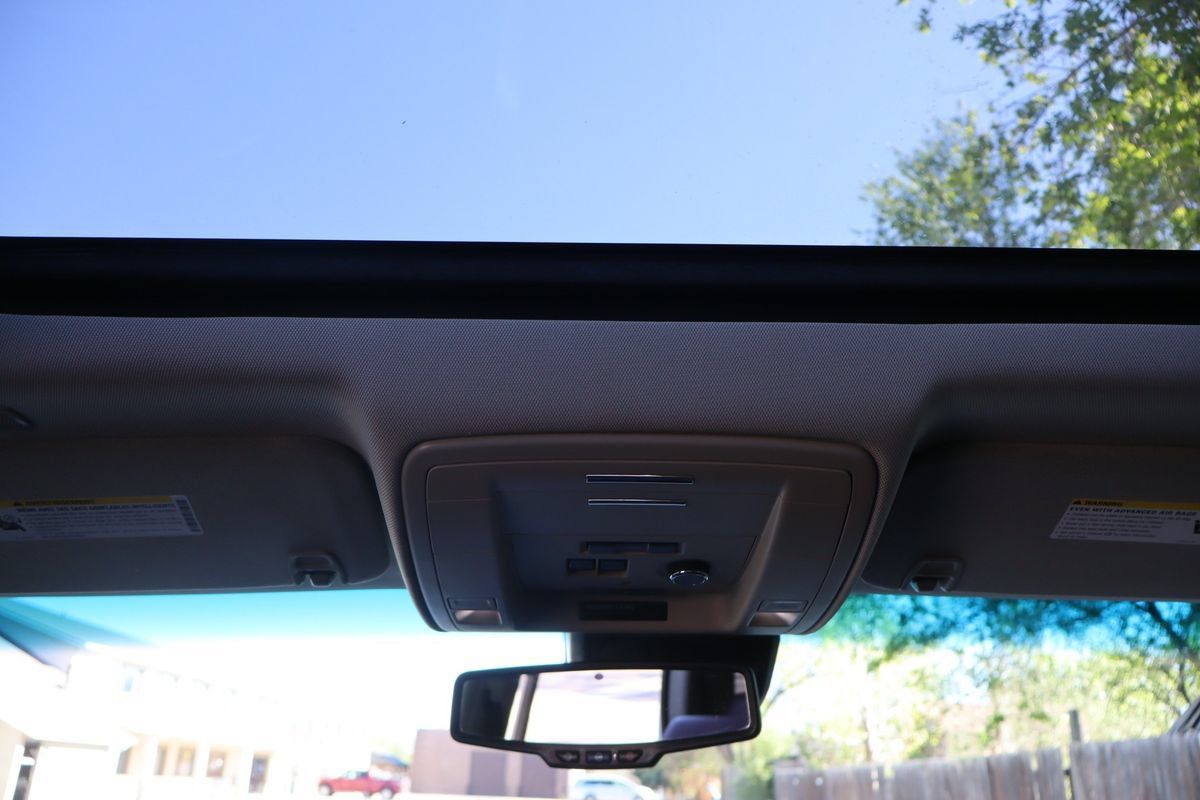 Used 2018 Chevrolet Tahoe Premier AWD/4WD image 30