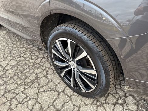 Used 2025 Volvo XC60 B5 Plus image 22