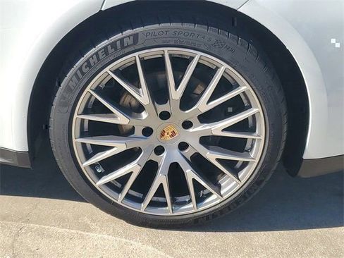 Certified 2025 Porsche Panamera image 13