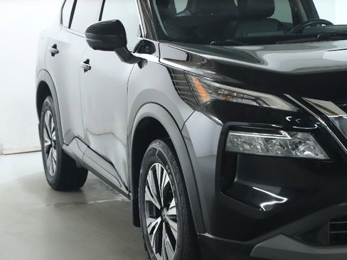 Used 2021 Nissan Rogue SV w/ Premium Package image 9