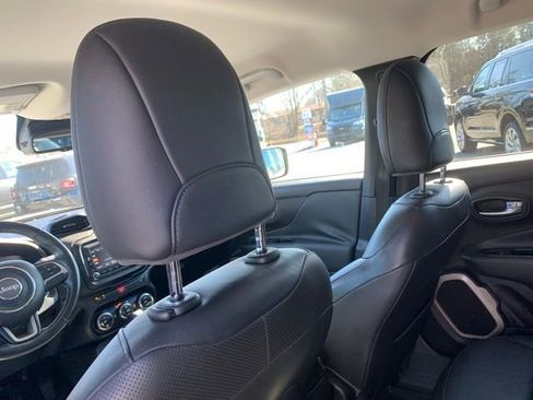 Used 2016 Jeep Renegade Limited image 22