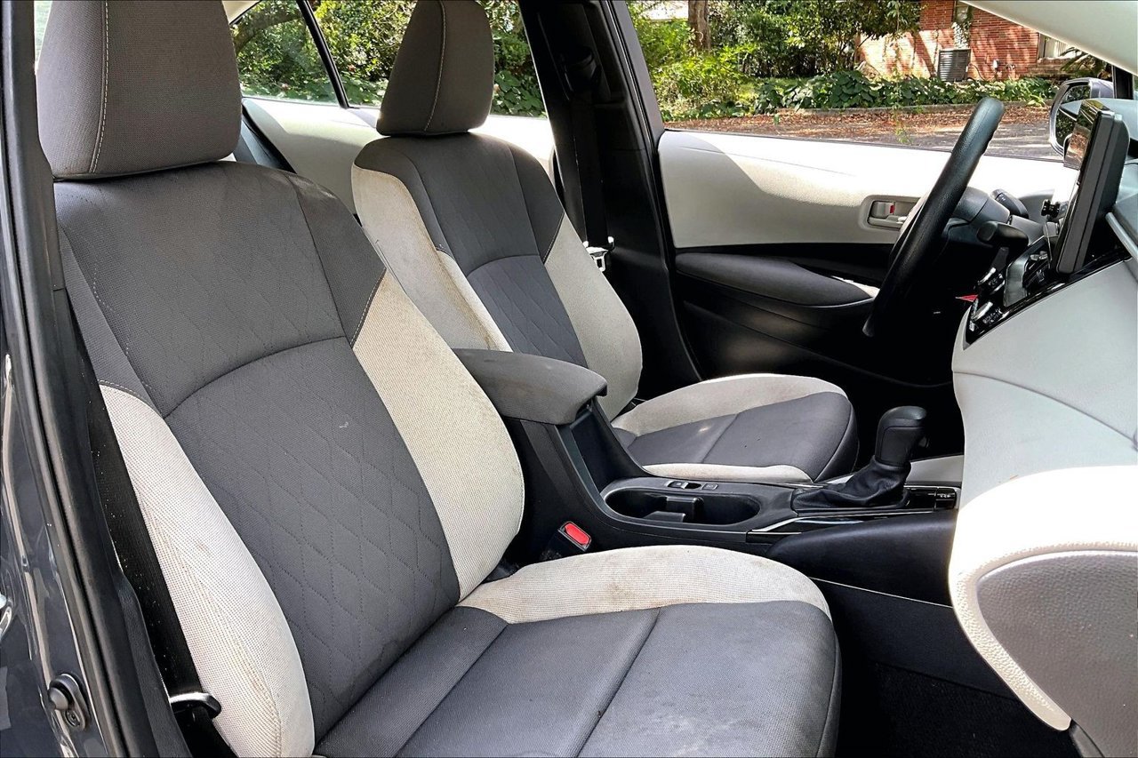 Used 2025 Toyota Corolla LE FWD image 30