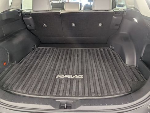 Used 2022 Toyota RAV4 XLE Premium AWD/4WD image 31