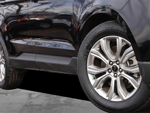 Certified 2024 Ford Edge Titanium image 3