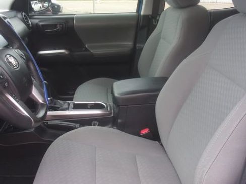 Used 2021 Toyota Tacoma SR5 AWD/4WD image 19
