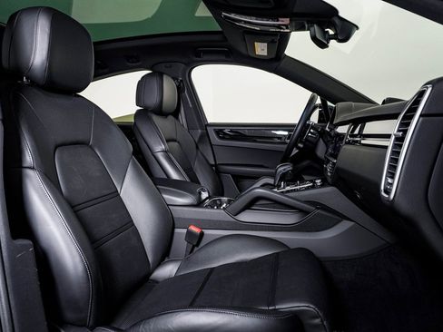 Certified 2023 Porsche Cayenne Coupe image 15