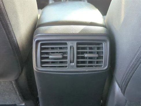 Used 2016 Nissan Rogue SV image 23