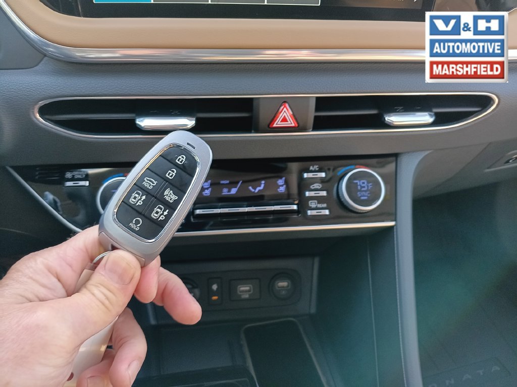 Used 2023 Hyundai Sonata Limited w/ Cargo Package FWD image 17