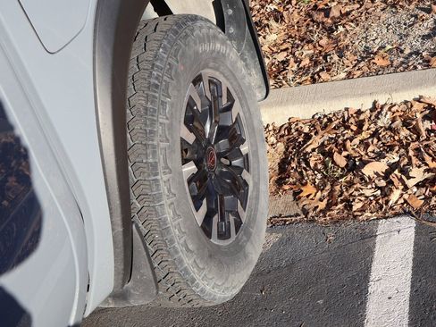 Used 2023 Nissan Frontier PRO-4X w/ Pro Convenience Package image 12