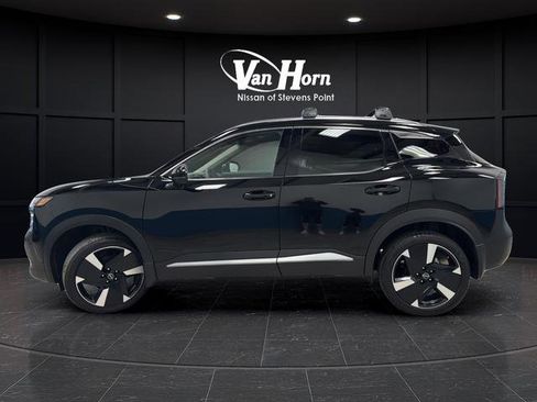 Used 2025 Nissan Kicks SR FWD image 4