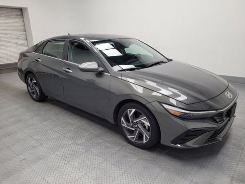 Used 2025 Hyundai Elantra SEL FWD image 11