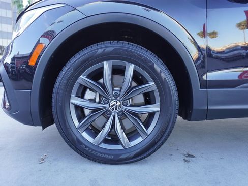 Used 2022 Volkswagen Tiguan SE image 25