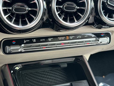 Used 2025 Mercedes-Benz EQB 250+ image 19