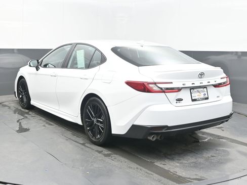 Used 2025 Toyota Camry SE FWD image 6