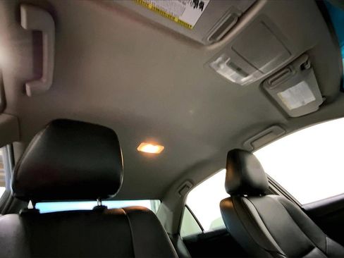 Used 2016 Toyota Camry LE image 27