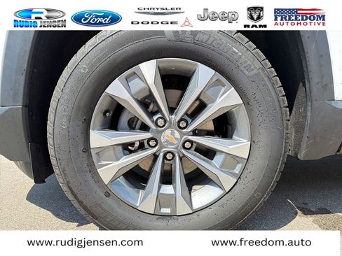 Used 2026 Chevrolet Equinox LT AWD/4WD image 11