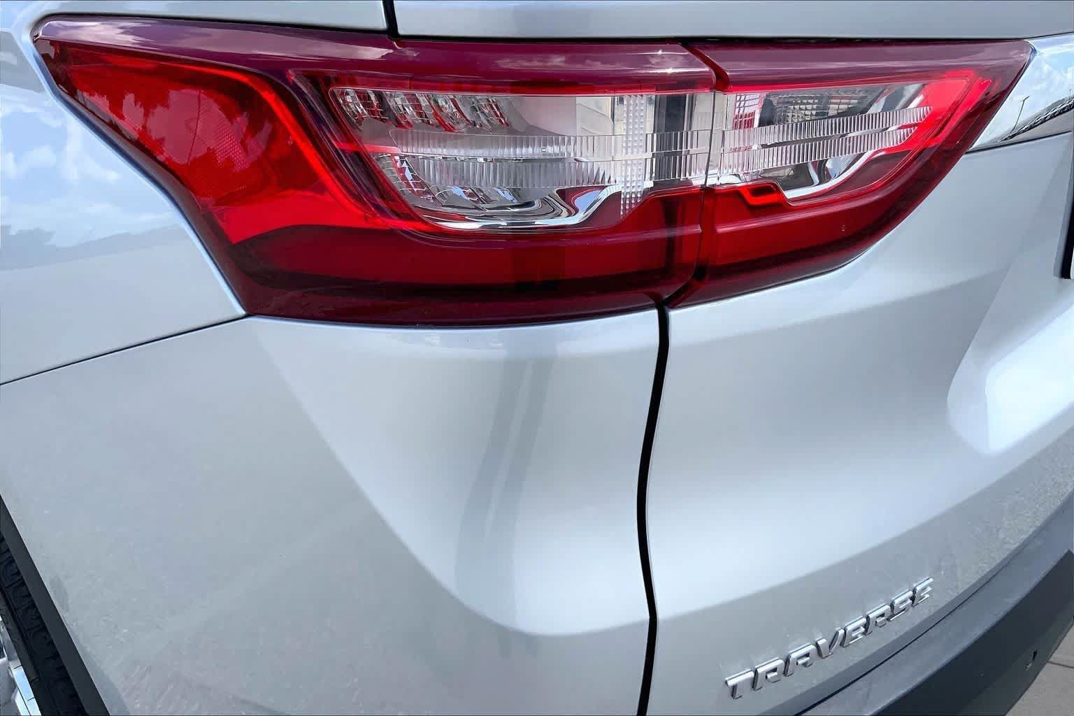 Used 2019 Chevrolet Traverse LT FWD image 28