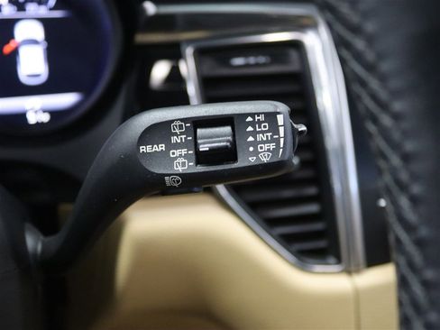 Used 2018 Porsche Macan S image 30